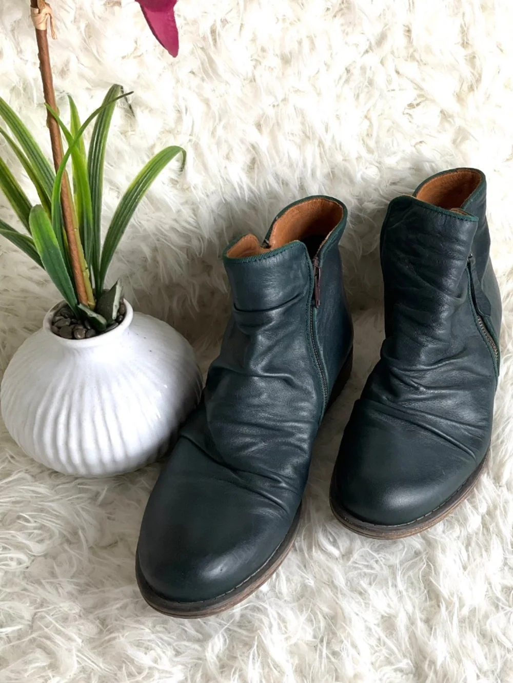 MIZ MOOZ RUCHED LEATHER ANKLE BOOTS~SIZE 7.5!